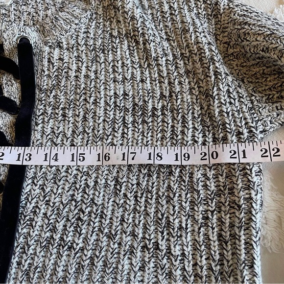 Tribal Sweater - Picture 5 of 8